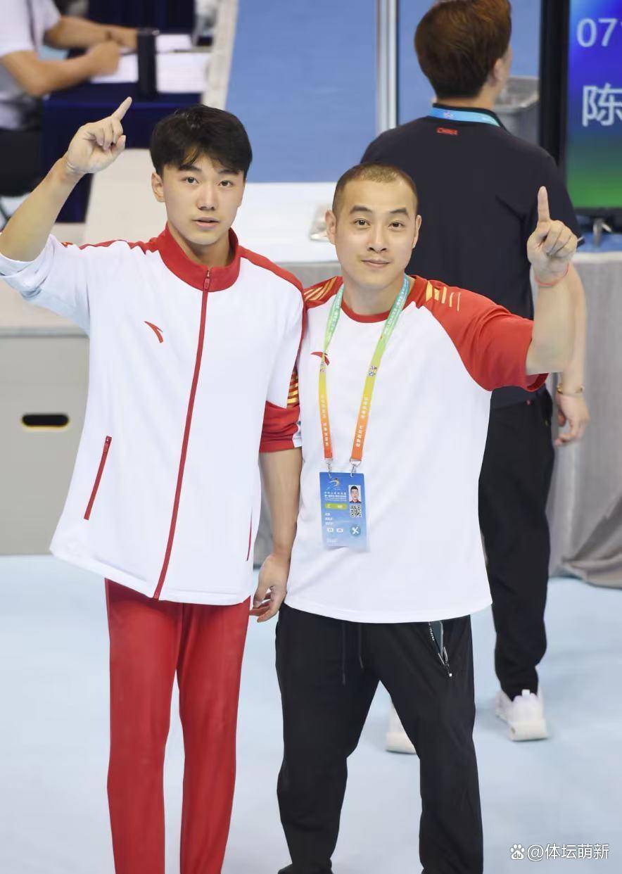 马赛场力压强敌以高难度高完成度摘得桂冠创造历史雅加达体操世锦赛中国首金诞生18岁小将洪延明鞍(图1)